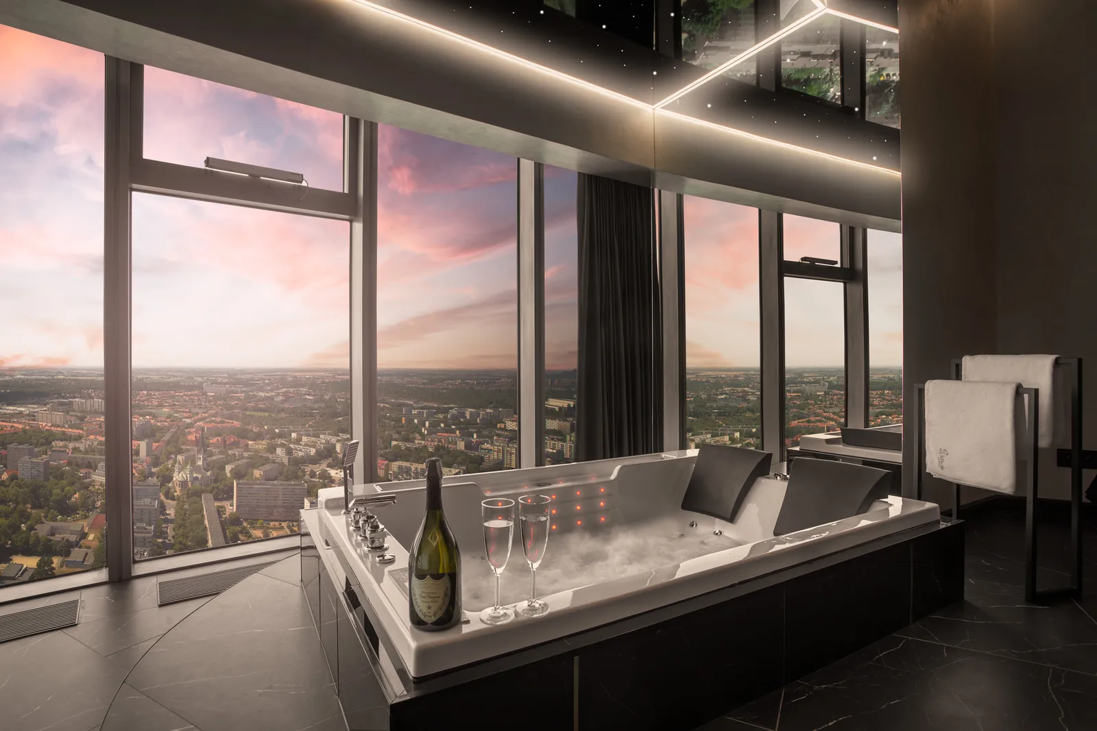 Apartament typu Deluxe z jacuzzi — zdjęcie 2