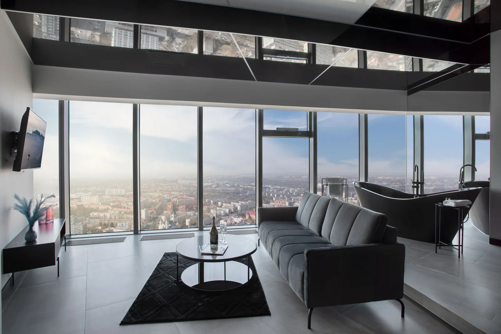 Apartament typu Executive Suite z wanną wolnostojącą — zdjęcie 2