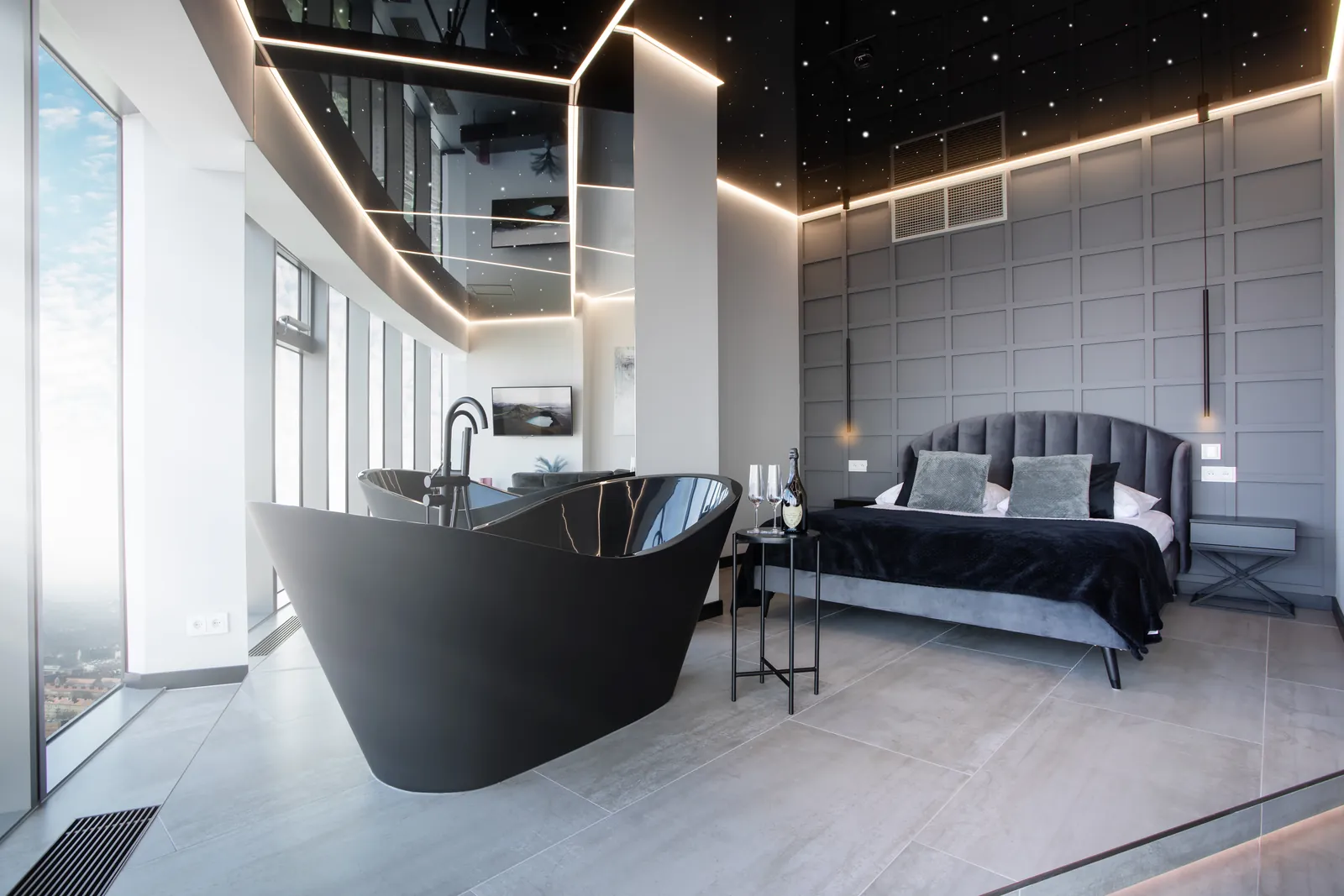 Apartament typu Executive Suite z wanną wolnostojącą — zdjęcie 3
