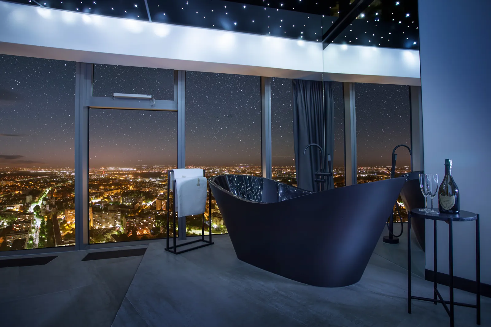 Apartament typu Executive Suite z wanną wolnostojącą — zdjęcie 6