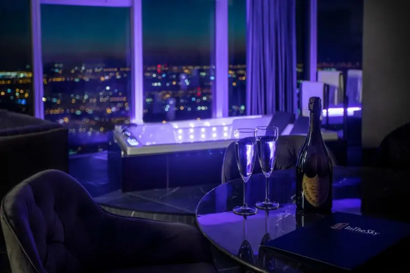 Apartament typu Deluxe z jacuzzi, 35. piętro, Sky Tower Wrocław