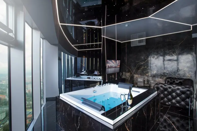 Apartament typu Deluxe z jacuzzi, 36. piętro, Sky Tower Wrocław
