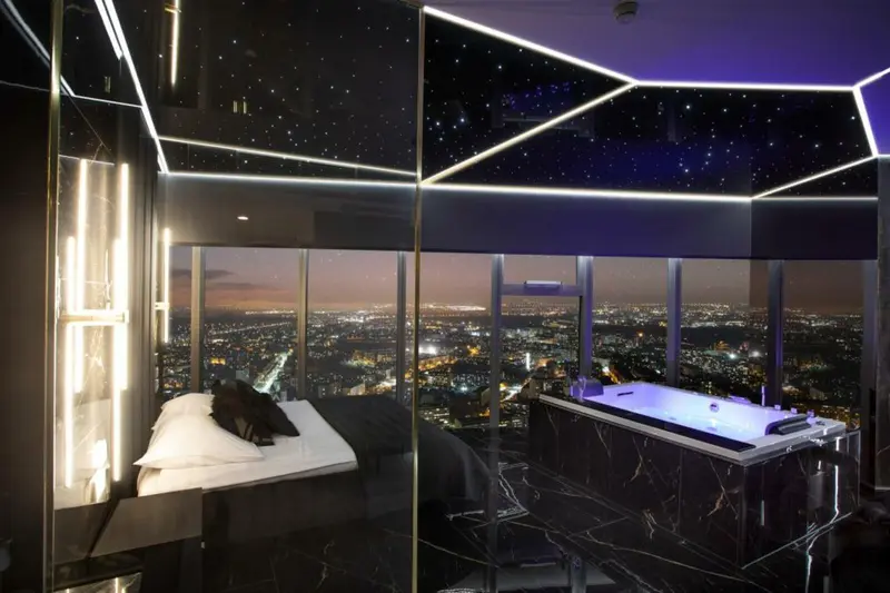 Apartament typu Deluxe z jacuzzi, 36. piętro, Sky Tower Wrocław