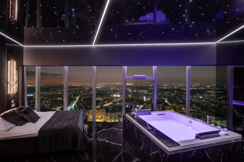 Apartament typu Deluxe z jacuzzi, 36. piętro, Sky Tower Wrocław