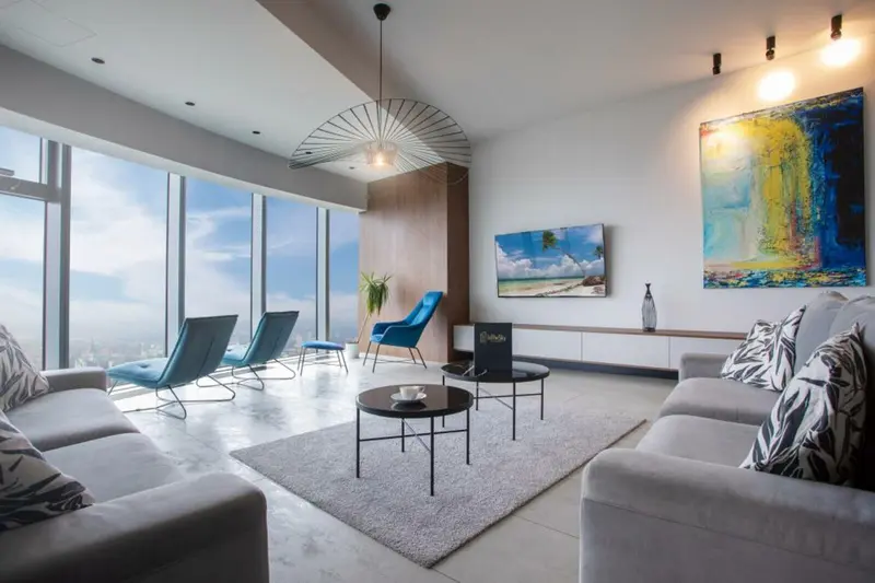 Apartament typu Deluxe z wanną przy oknie, Sky Tower Wrocław