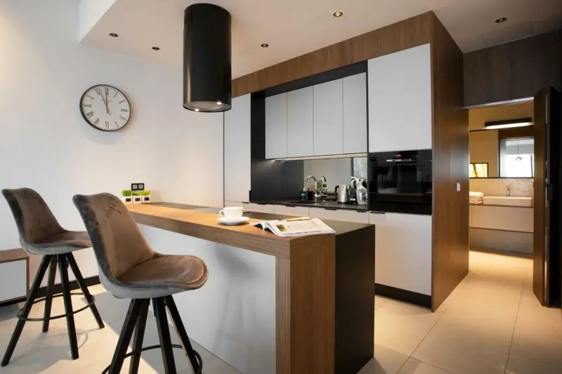 Apartament typu Deluxe z wanną przy oknie, Sky Tower Wrocław