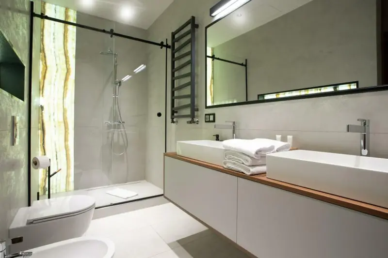 Apartament typu Deluxe z wanną przy oknie, Sky Tower Wrocław
