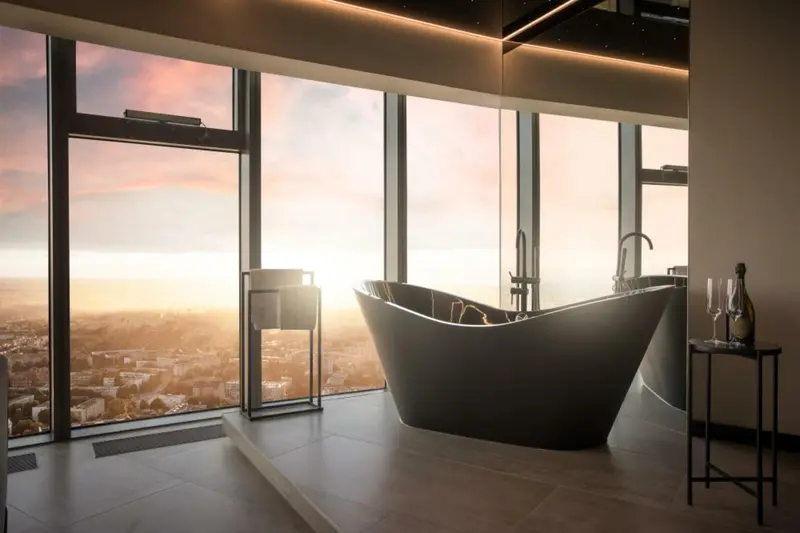 Apartament typu Executive Suite z wanną wolnostojącą, Sky Tower Wrocław