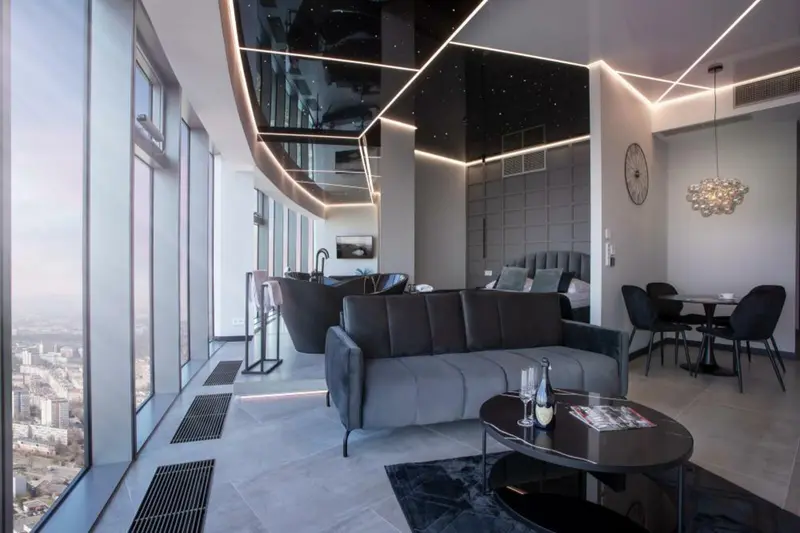 Apartament typu Executive Suite z wanną wolnostojącą, Sky Tower Wrocław