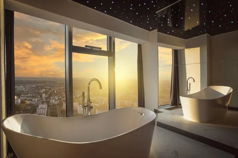 Pokój dwuosobowy typu Deluxe z wanną przy oknie, Sky Tower Wrocław