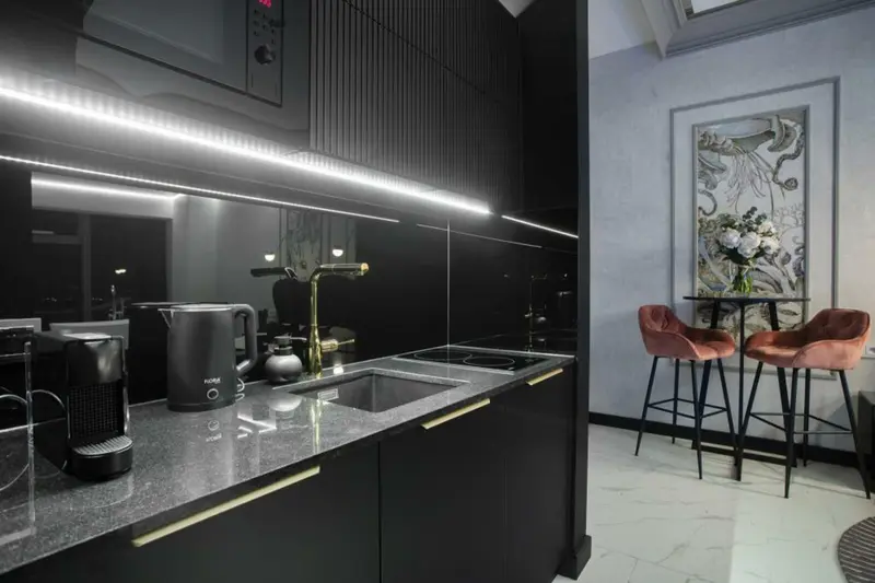 Pokój dwuosobowy typu Deluxe z wanną przy oknie, Sky Tower Wrocław