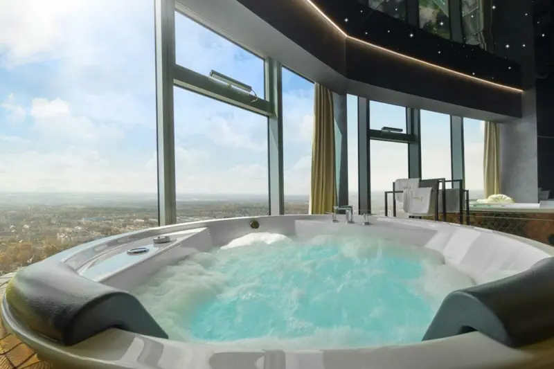 Apartament Prezydencki z jacuzzi, Sky Tower Wrocław