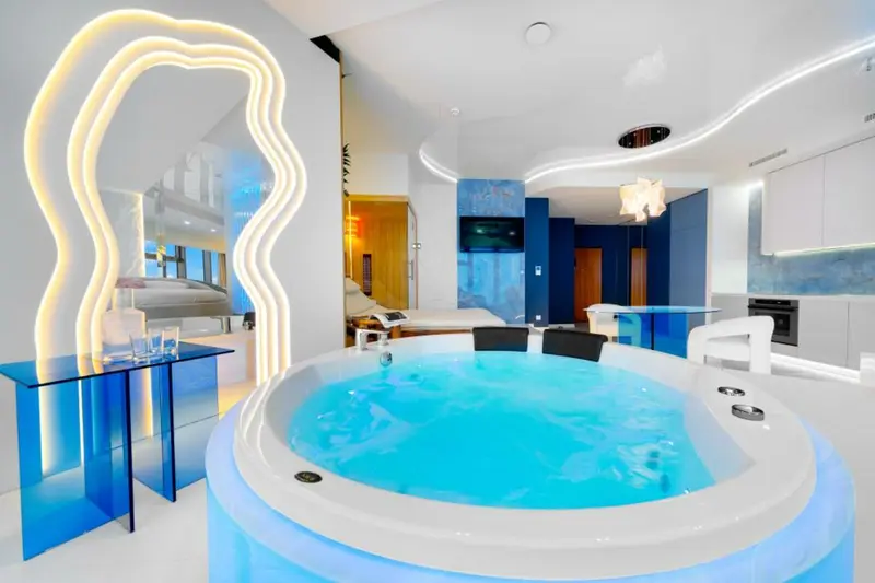 Apartament „Santorini” z sauną i jacuzzi, Sky Tower Wrocław