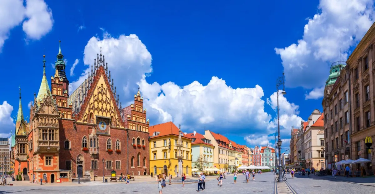 Zakochaj się we Wrocławiu tej wiosny – podziwiaj widoki z chmur w In The Sky Apartments!