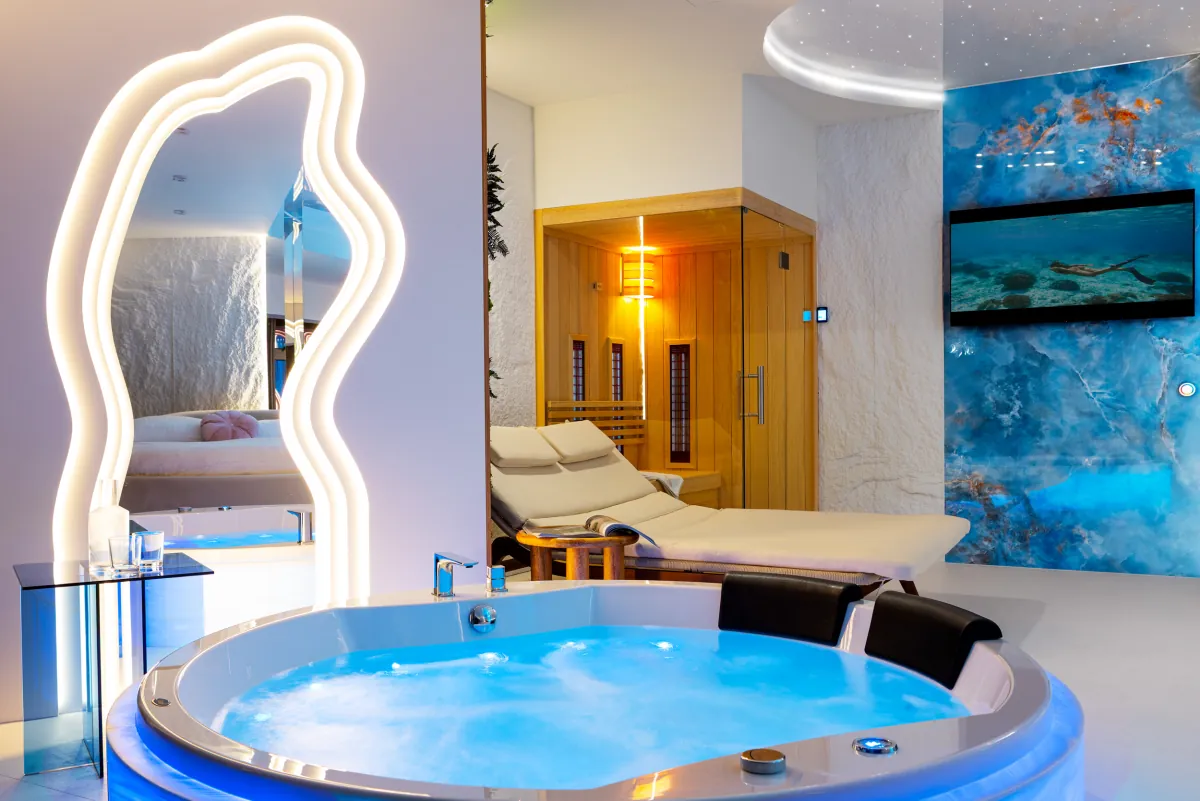 Jacuzzi i sauna w apartamencie In The Sky